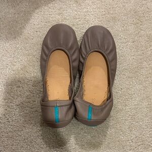 New Tieks by Gavrieli Taupe Color Size 8